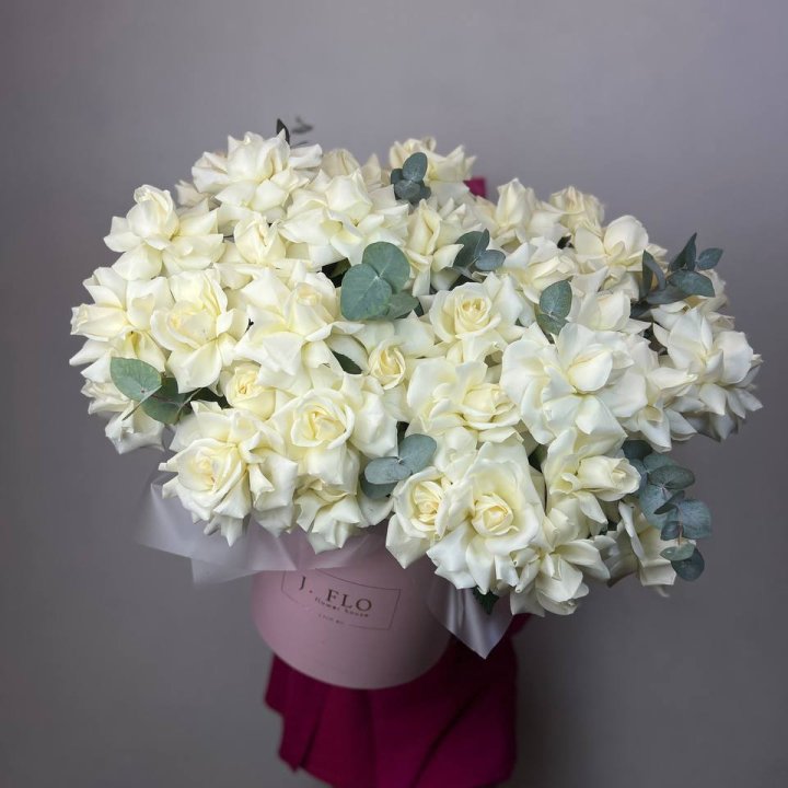 37 белых роз в боксе в Северодвинске