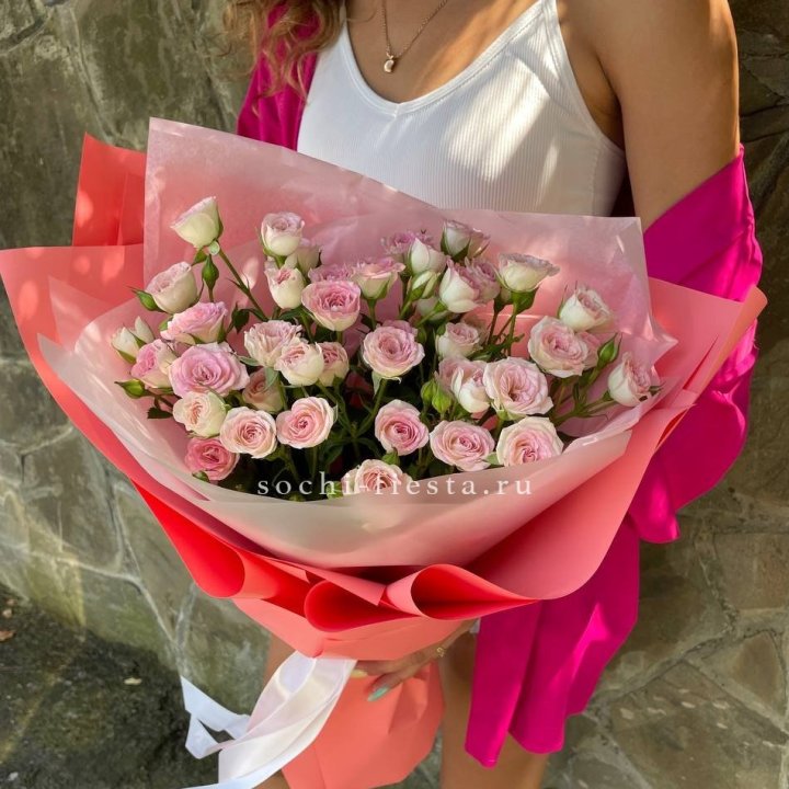 Розовые кустовые розы в Северодвинске
