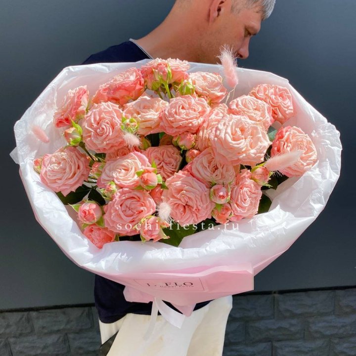 Пионовидные розы Мадам Бомбастик в Северодвинске