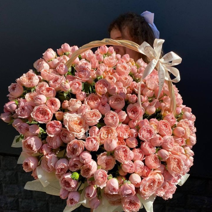 Корзина из пионовидных роз в Северодвинске