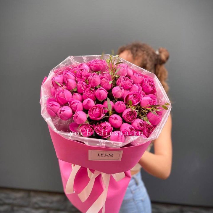 Кустовые розы букет Мисти Баблс в Северодвинске