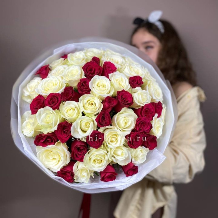 Микс из 55 роз в Северодвинске