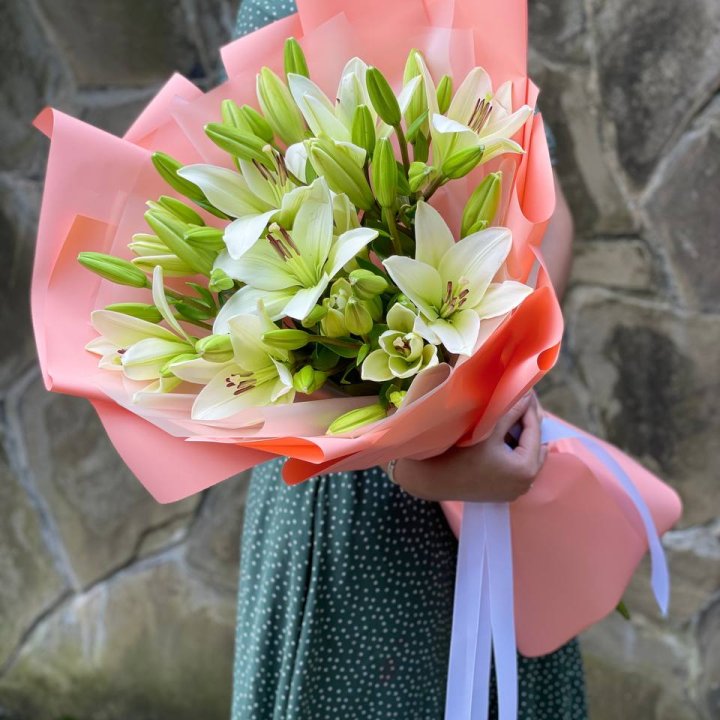 Букет из 7 белых лилий в Северодвинске
