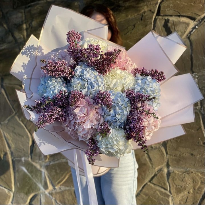 Букет гортензии с сиренью в Северодвинске