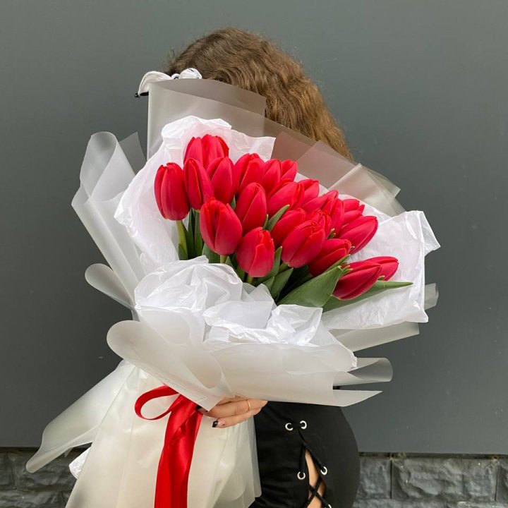  25 красных воздушных тюльпанов в Северодвинске