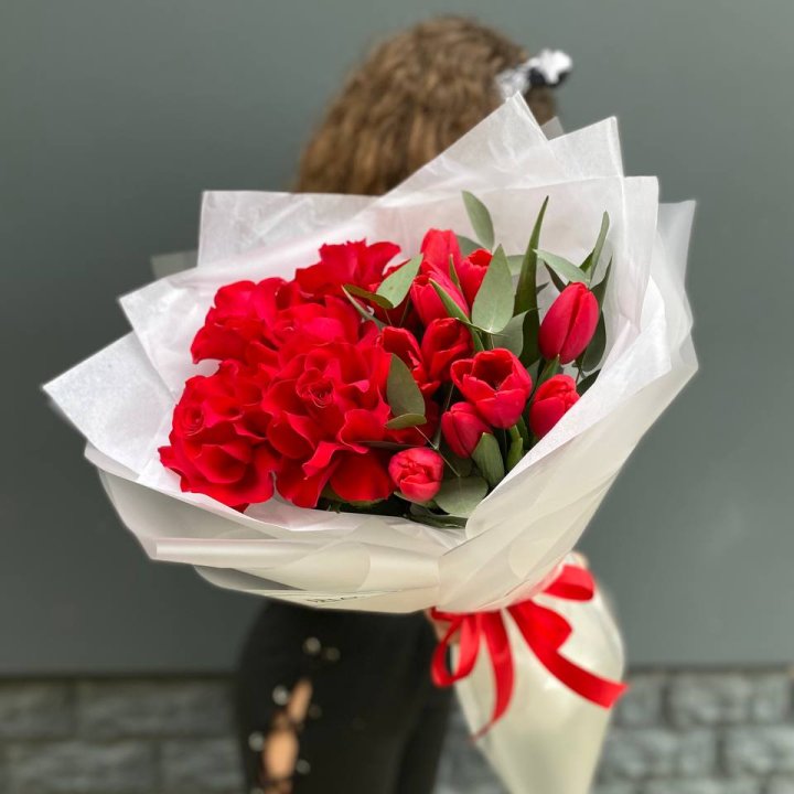 Дуо тюльпаны и розы в Северодвинске