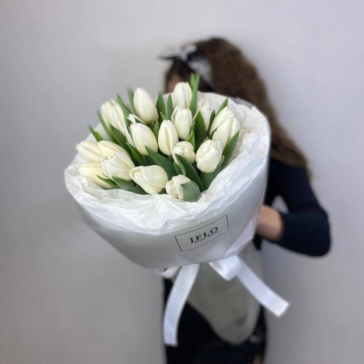  19 белых воздушных тюльпанов в Северодвинске