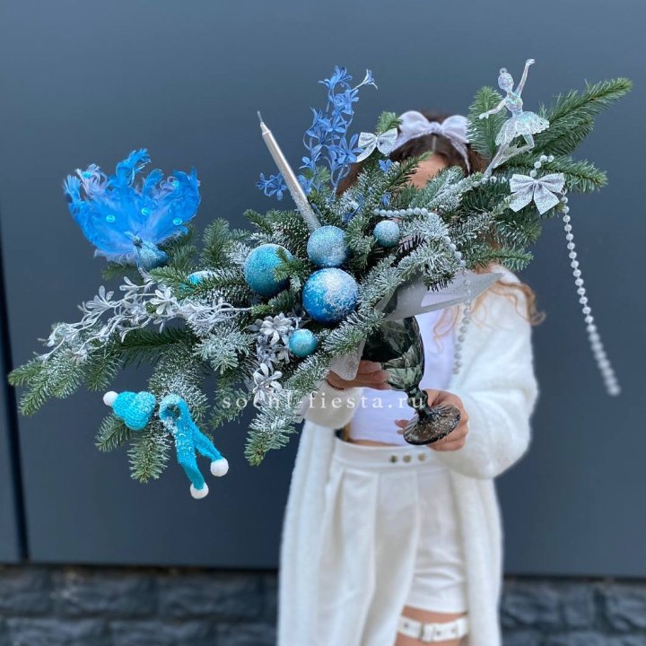 Композиция в бокале голубая в Северодвинске