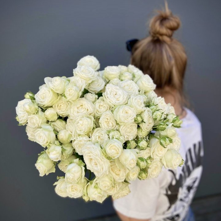 Охапка кустовых роз бомбастик  в Северодвинске