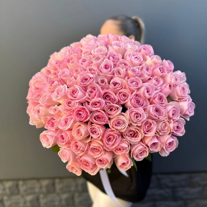 Охапка из 101 розовой розы в Северодвинске