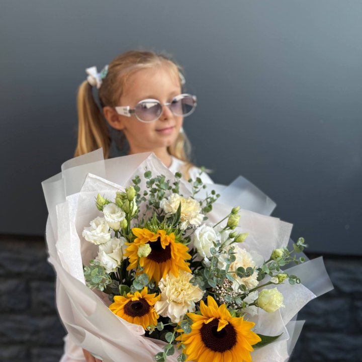  Букет  из стойких цветов с подсолнухами в Северодвинске