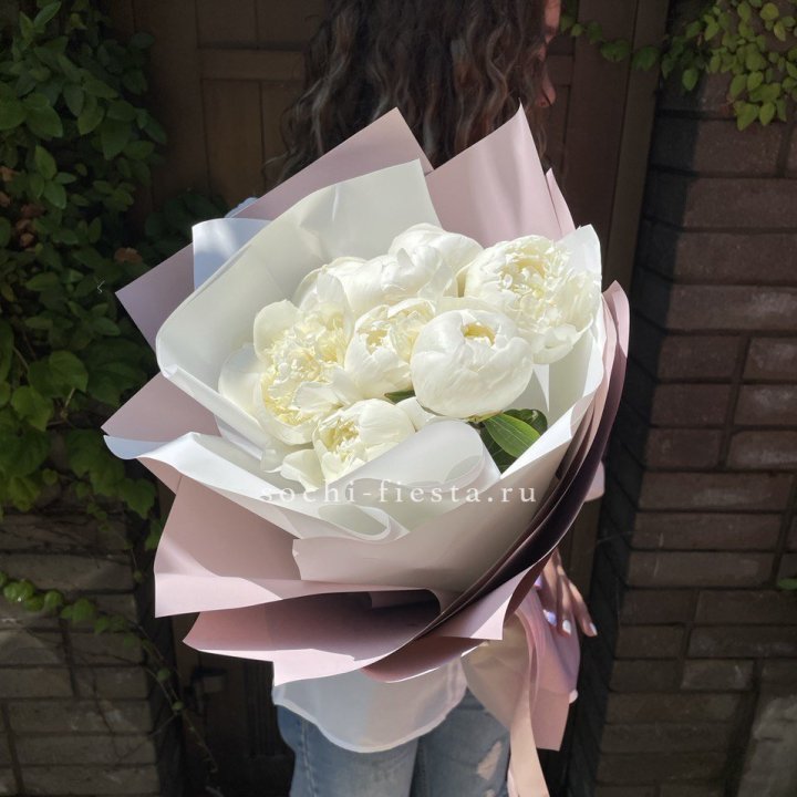 9 белоснежных пионов в Северодвинске