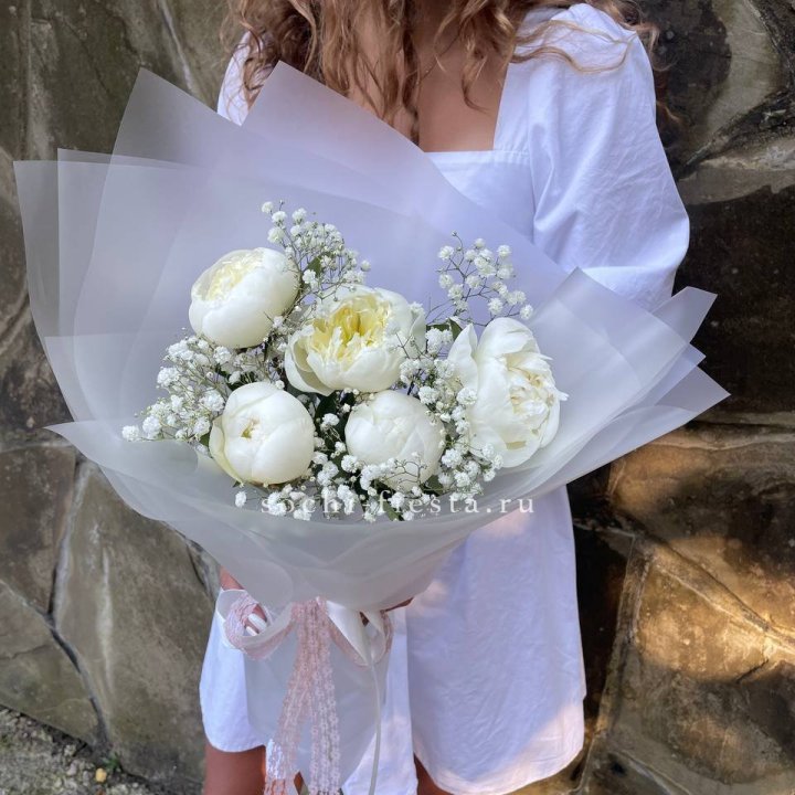Букет белых пионов "Файв" в Северодвинске