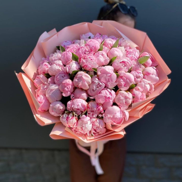 Нежный букет 51 пионов  в Северодвинске