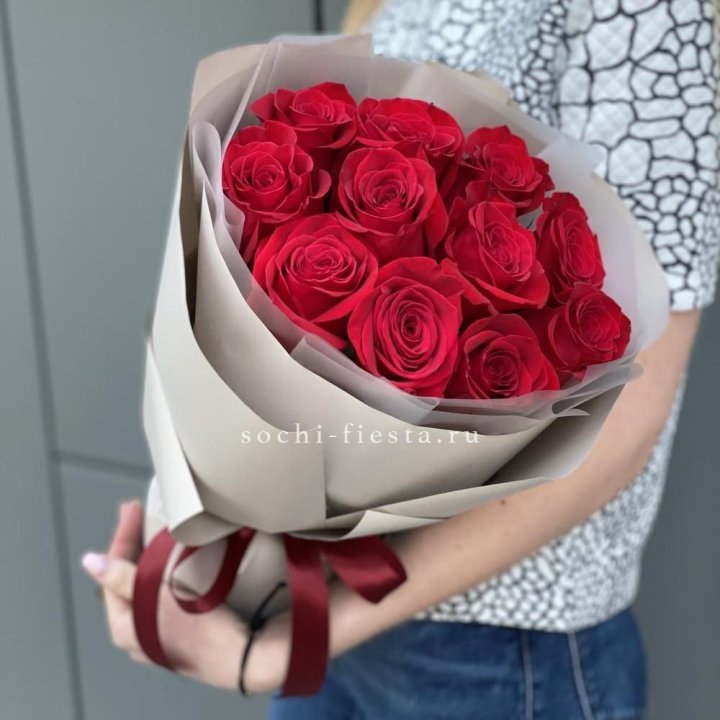 Букет красных роз "Рози" в Северодвинске