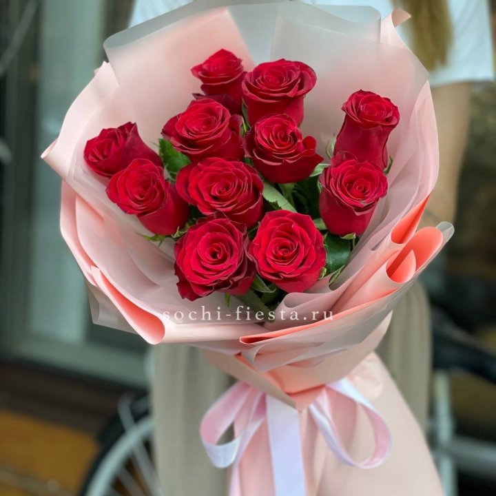 Букет красных роз "Мадам ред" в Северодвинске