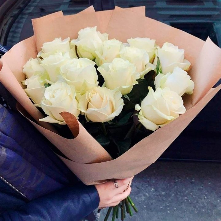 15 белых роз "Крафт" в Северодвинске