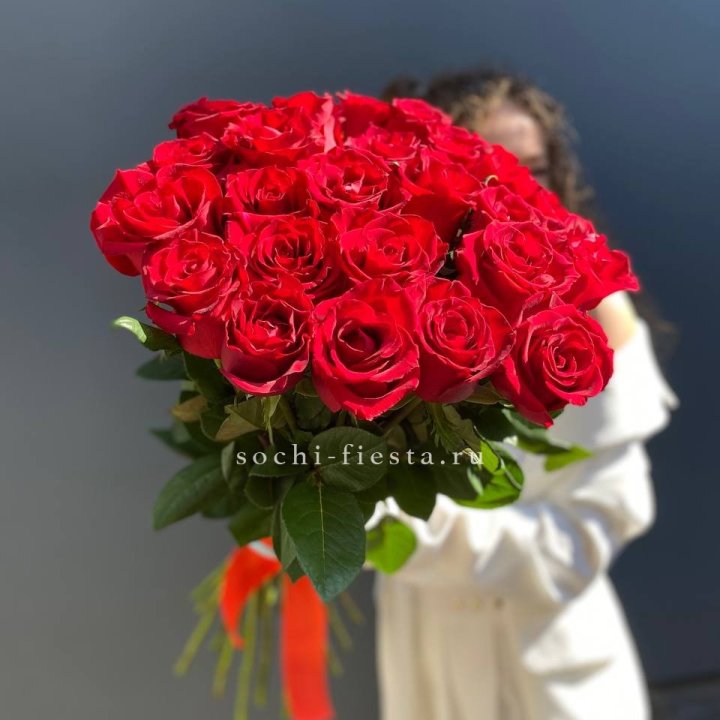 25 высоких красных роз в Северодвинске
