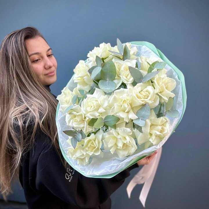 15 Белых французских роз "Ноте бьянка" в Северодвинске