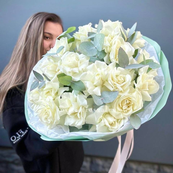 19 Белых французских роз "Ноте бьянке" в Северодвинске