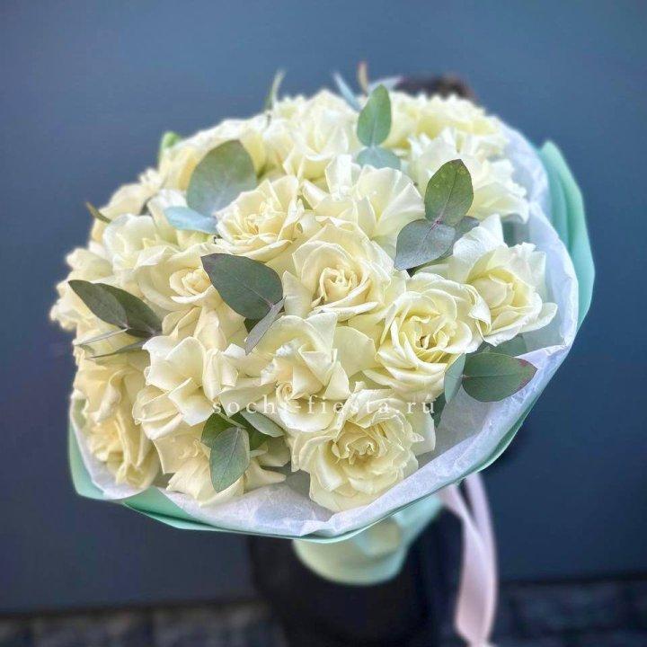 25 Белых французских роз "Ноте бьянка" в Северодвинске