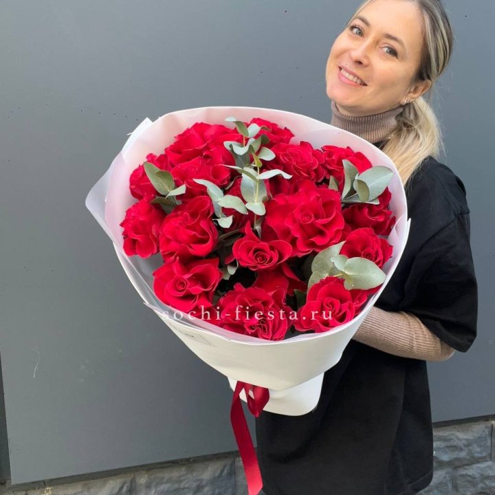 17 Красных французских роз в Северодвинске