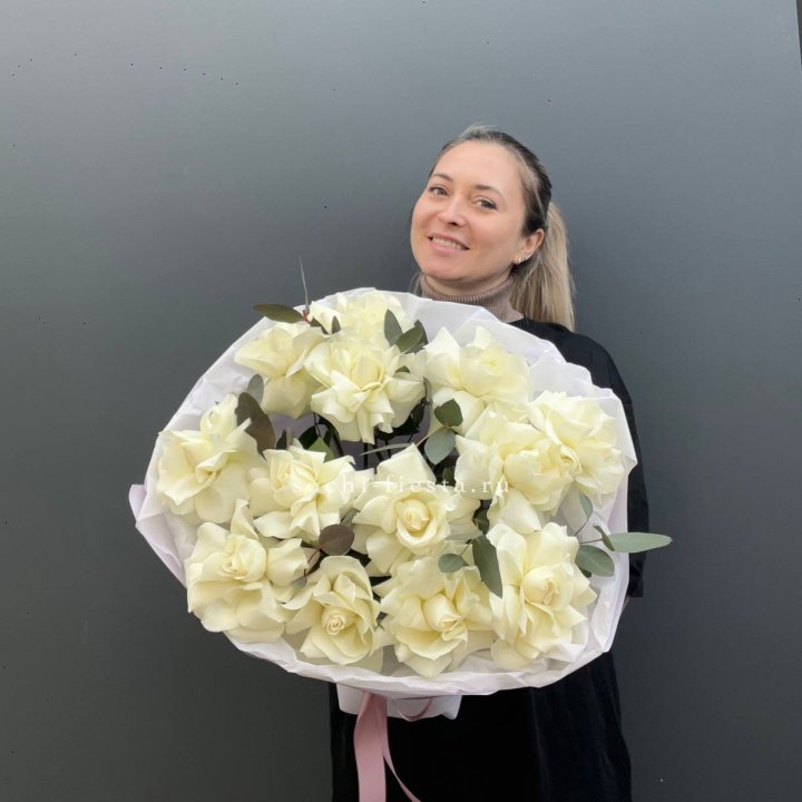 13 Белых французских роз Облако в Северодвинске