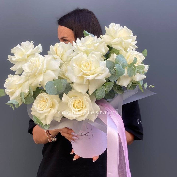 11 Французских белых роз в боксе в Северодвинске