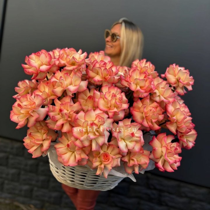 45 французских роз Джумилия в корзине в Северодвинске