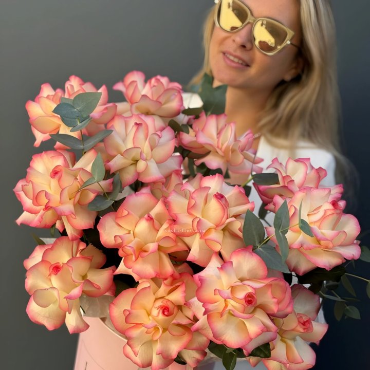 15 французских  роз Джумилия в боксе в Северодвинске