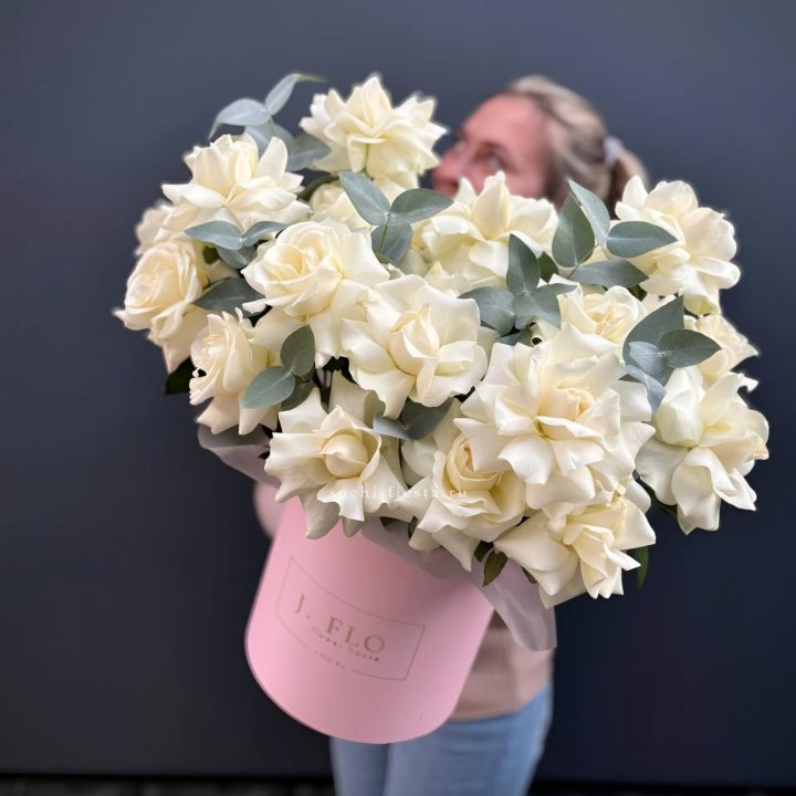 25 Французских белых роз в боксе в Северодвинске