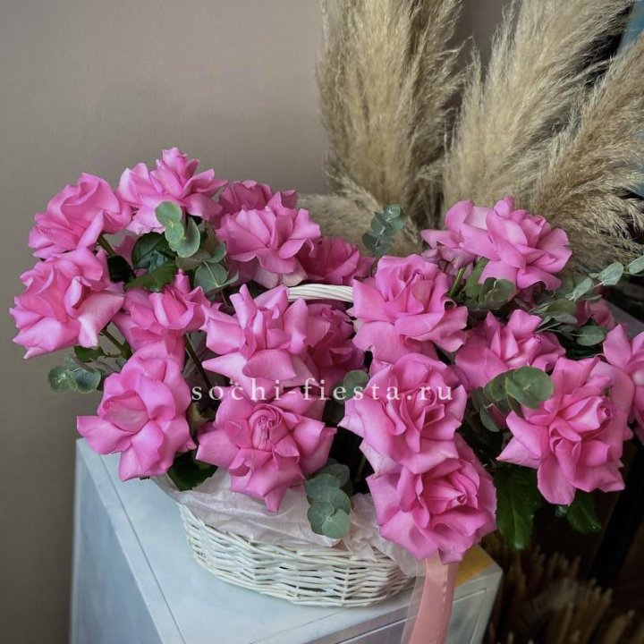 25 роз в цветочной корзине Пинк в Северодвинске