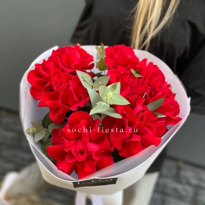 9 Красных французских роз в Северодвинске