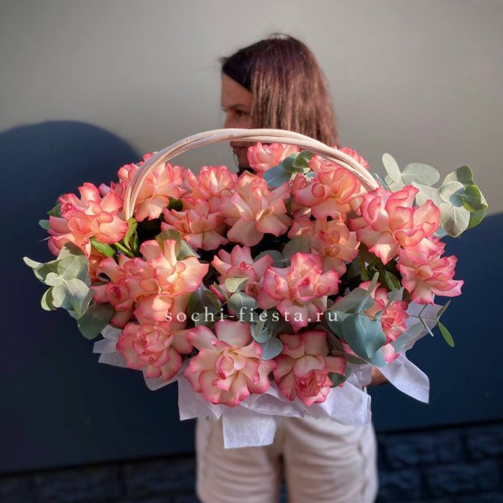 25 Французских роз Джумилия в корзине в Северодвинске