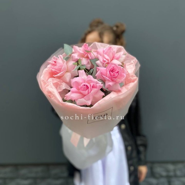 5 французских розовых роз  в Северодвинске