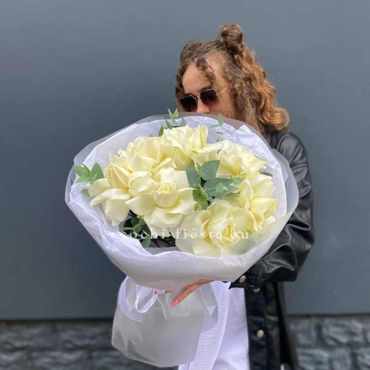 7 Белых французских роз  в Северодвинске