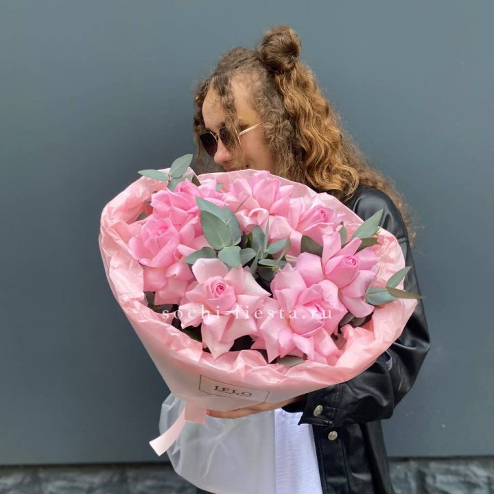 7 розовых роз в Северодвинске