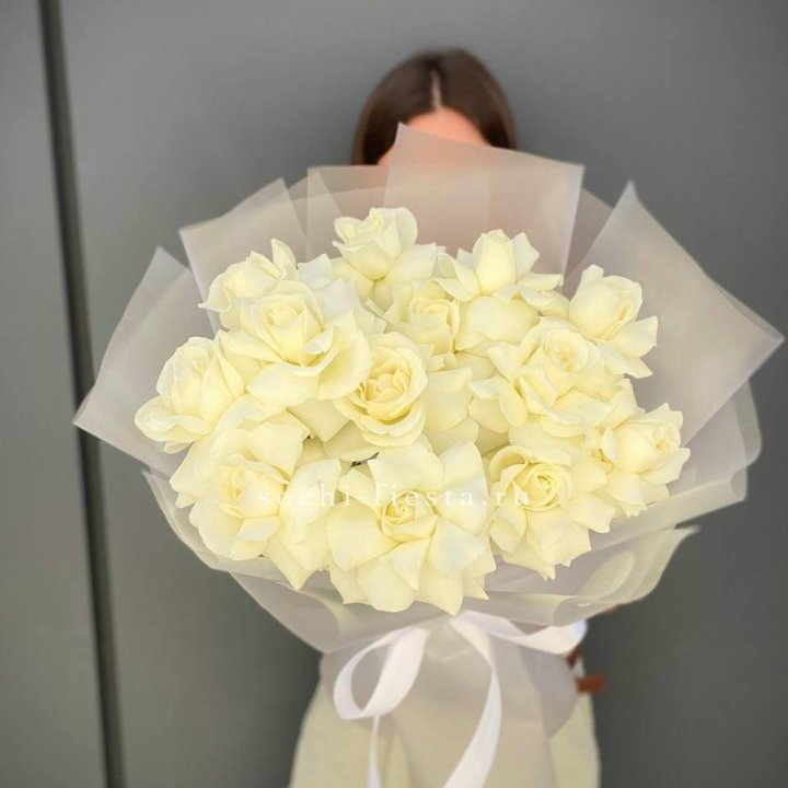 13 белых роз в Северодвинске