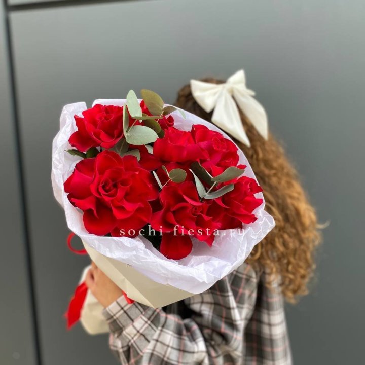 7 красных французских роз в Северодвинске
