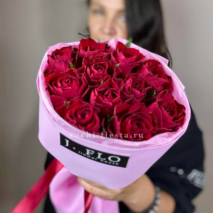 11 красных роз мадам ред в Северодвинске