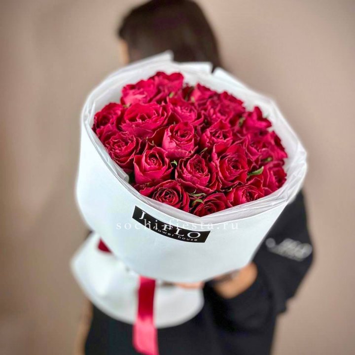 Букет красных роз мадам ред в Северодвинске
