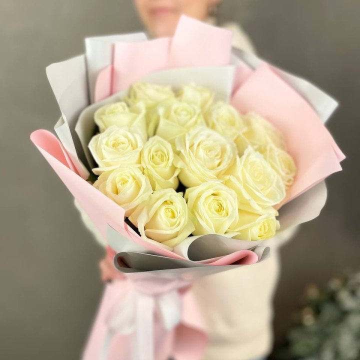 15 белых роз пудра в Северодвинске