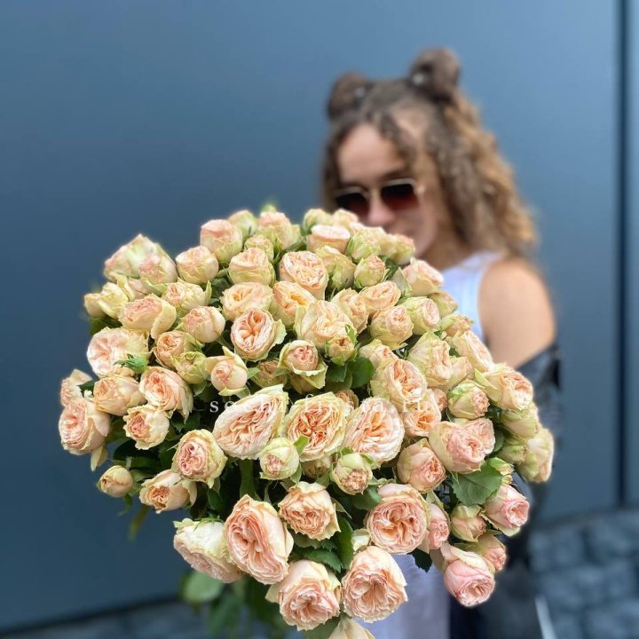 25 пионовидных роз в Северодвинске