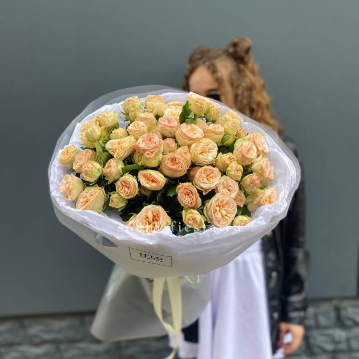 15 пионовидных роз в Северодвинске