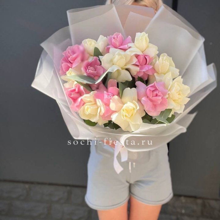 15 бело-розовых роз в Северодвинске