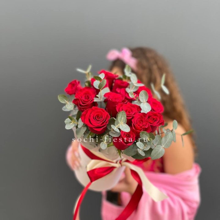 15 Красных роз в боксе №2 в Северодвинске