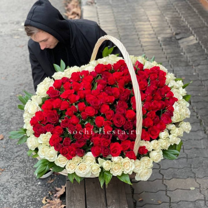 201  роза в корзине   в Северодвинске