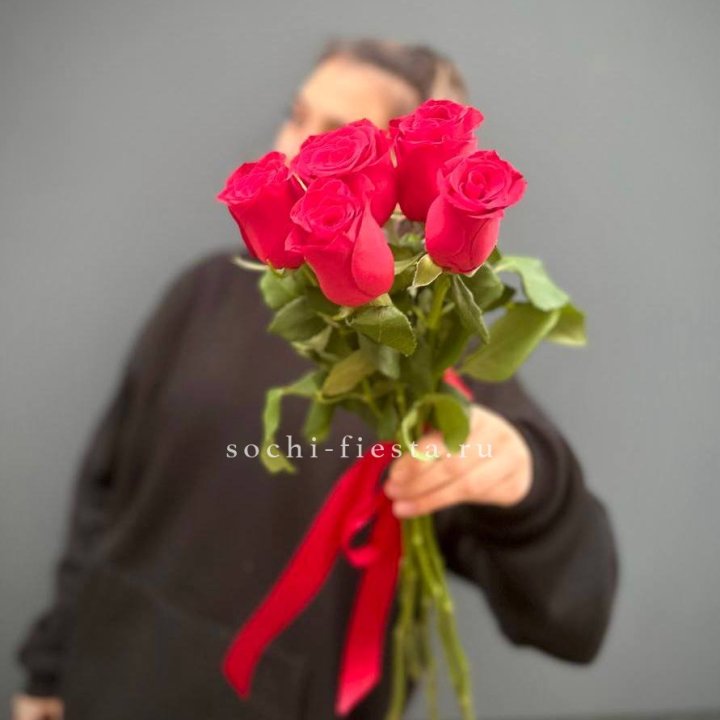 Букет 5 красных роз  в Северодвинске