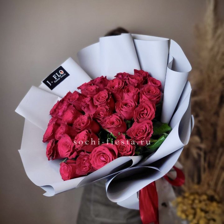 Красные розы 33 шт в Северодвинске