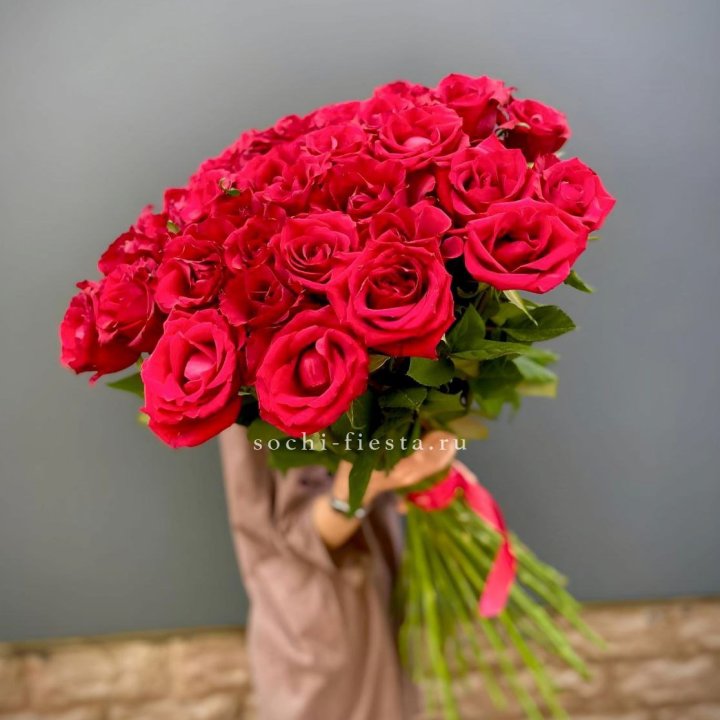 51 высокая красная роза в Северодвинске